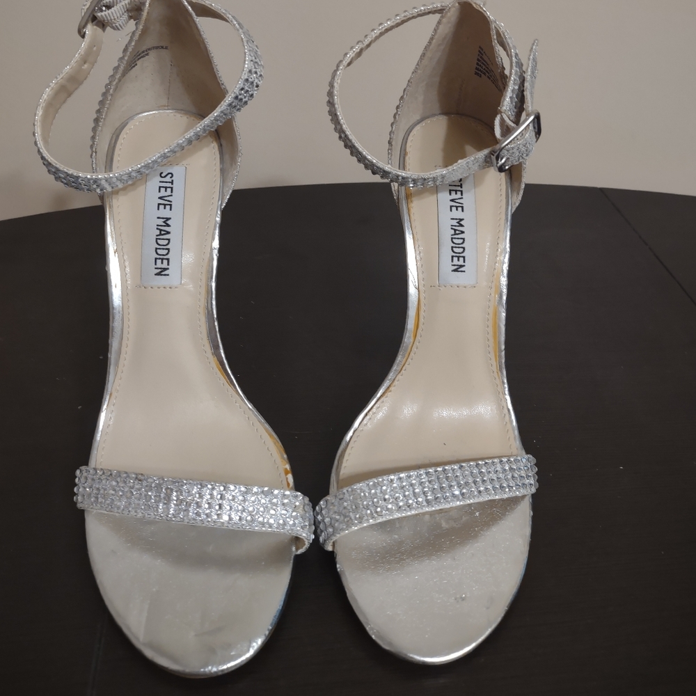 Formal rhinestone shoes